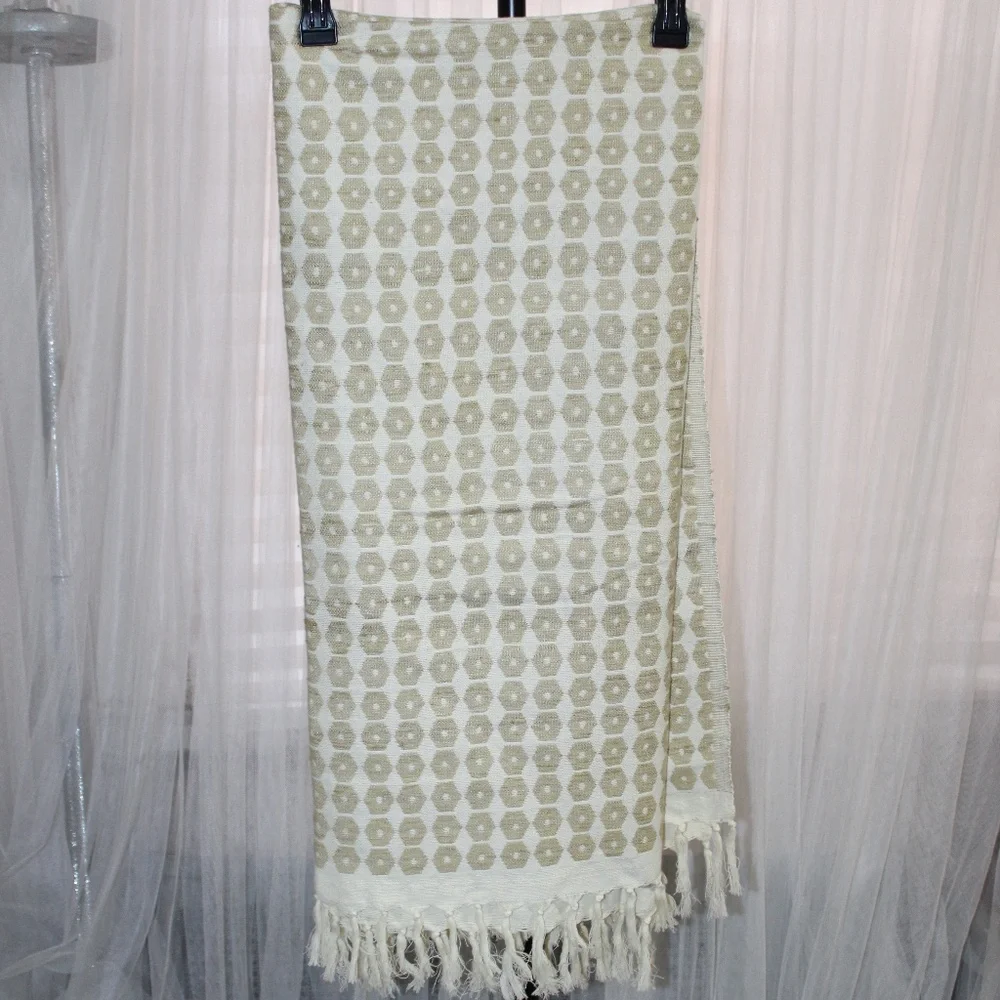 Williams Sonoma. Honeycomb Throw. Sz. 50